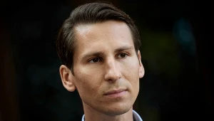 Radny Miasta Gdańsk Kacper Płażyński podczas briefingu prasowego