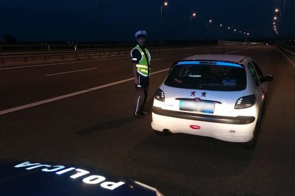 Jazdę pijanego kierowcy zakończyli policjanci