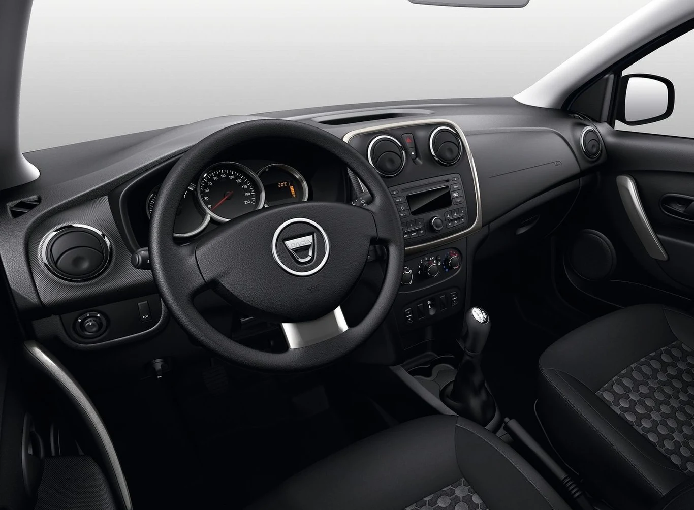 Wnętrze Sandero nie porywa, ale cena robi swoje