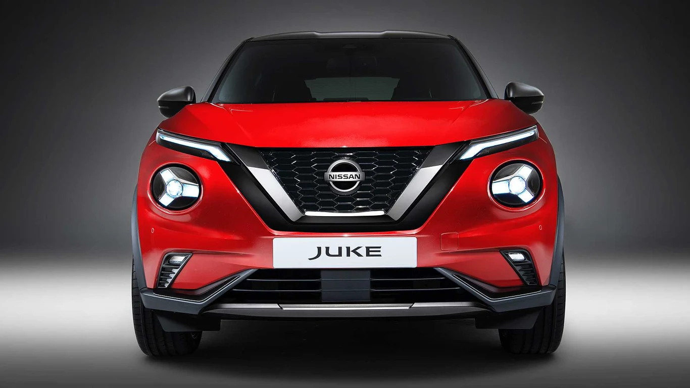 Z technicznego punktu widzenia (płyta podłogowa) nowy Juke ma wiele wspólnego z Renault Captur i Clio. Samochód mierzy teraz 4210 mm długości (+5,5 cm), 1595 mm wysokości (+2,5 cm) i 1800 mm szerokości (+3,5 cm). Mimo tego Nissan deklaruje, że masa pojazdu spadła średnio o 23 kg. Zauważalnie – aż o 20 proc. – powiększyła się za to przestrzeń na bagaże. Pojemność kufra wynosi teraz 422 l.