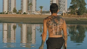 Kadr z filmu "Między morzem a oceanem"