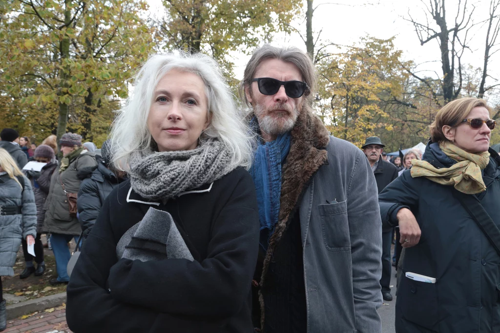 Manuela Gretkowska i Piotr Pietucha podczas Strajku Kobiet