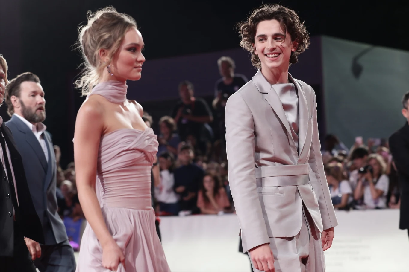 Na planie "Króla" Chalamet poznał córkę Johnny'ego Deppa i Vanessy Paradis - Lily-Rose Depp. Para nie obnosiła się ze swą prywatnością. O tym, że potrafią chronić swoje życie osobiste przed dociekliwymi dziennikarzami i fanami, udowodnili podczas premiery filmu na festiwalu w Wenecji, podczas której starali się nie iść razem po czerwonym dywanie. Na początku 2020 roku para rozstała się.