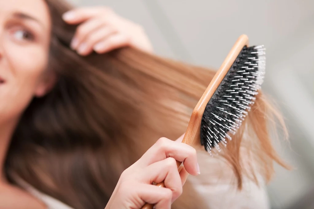 Sygnały wysyłane przez szczotkę pomogą jej użytkownikom spersonalizować sposób pielęgnacji włosów