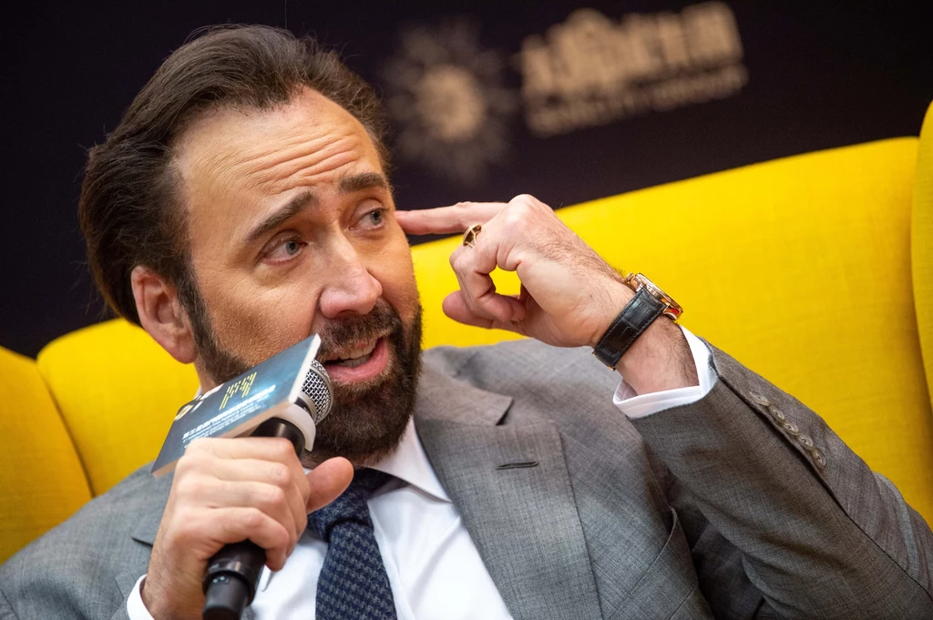 Nicolas Cage dla wielu kinomanów jest ikoną. Charyzmatyczny aktor zarabia krocie, które lekką ręką wydaje na ekstrawaganckie zachcianki. Powszechnie wiadomo, że Cage zrezygnował z edukacji, gdy miał 16 lat. I chyba nie ma powodów, by żałować swojej decyzji… Nicolas Cage dla wielu kinomanów jest ikoną. Charyzmatyczny aktor zarabia krocie, które lekką ręką wydaje na ekstrawaganckie zachcianki. Powszechnie wiadomo, że Cage zrezygnował z edukacji, gdy miał 16 lat. I chyba nie ma powodów, by żałować swojej decyzji…