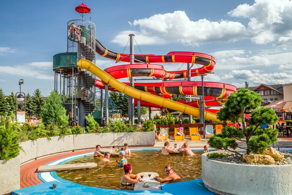 Aquapark ma osiem odkrytych zjeżdżalni i basen do nurkowania