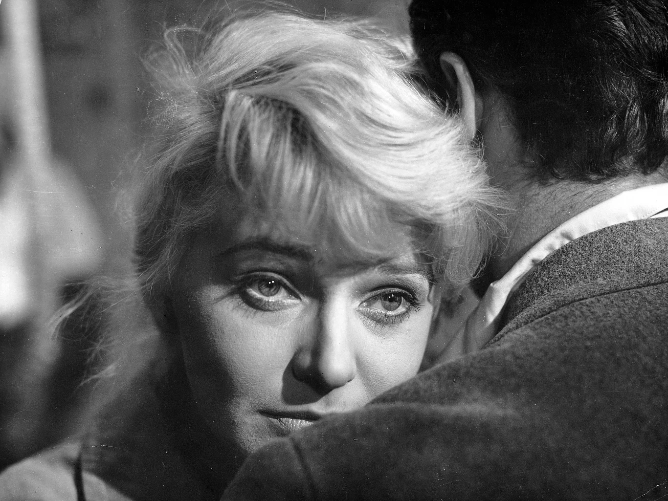 Pomysł filmu narodził się w sleepingu relacji Warszawa - Szczecin. Kawalerowicz pokonywał setki kilometrów, by spotkać się z Lucyną Winnicką, swą późniejszą żoną, pracującą w jednym z tamtejszych teatrów.

"Znalazłem się w sytuacji, kiedy nie było już miejscówek, więc konduktor postanowił umieścić mnie w przedziale, który wydawał się pusty - opowiadał reżyser w "Prywatnej historii kina". - Właścicielka biletu na to miejsce zjawiła się w ostatniej chwili, kiedy ja już się zagospodarowałem. Zaczęła się dziwna noc - przegadałem z tą panią parę dobrych godzin. Opowiadała mi swoje życie, a ja głównie słuchałem, prawie nie mówiąc nic o sobie. I z tego powstał pomysł filmu".

Winnicką na planie mąż traktował szczególnie surowo. "Chyba gorzej niż kogokolwiek innego. Pilnował, żeby mnie specjalnymi względami nie obdarzać" - wspominała po latach aktorka.