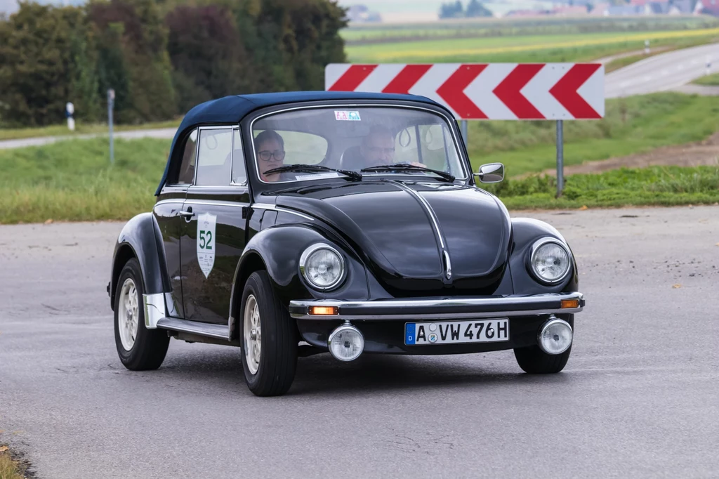 Wypoczynek nad karynckimi jeziorami upodobali sobie też miłośnicy motoryzacji. Właśnie tu odbywają się największe europejskie zloty miłośników volkswagenów oraz właścicieli kultowej marki motocykli Harley-Davidson. Wypoczynek nad karynckimi jeziorami upodobali sobie też miłośnicy motoryzacji. Właśnie tu odbywają się największe europejskie zloty miłośników volkswagenów oraz właścicieli kultowej marki motocykli Harley-Davidson.