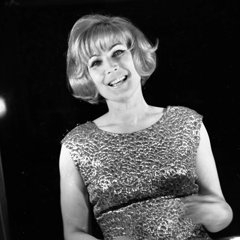 Irena Santor w młodości Irena Santor w młodości