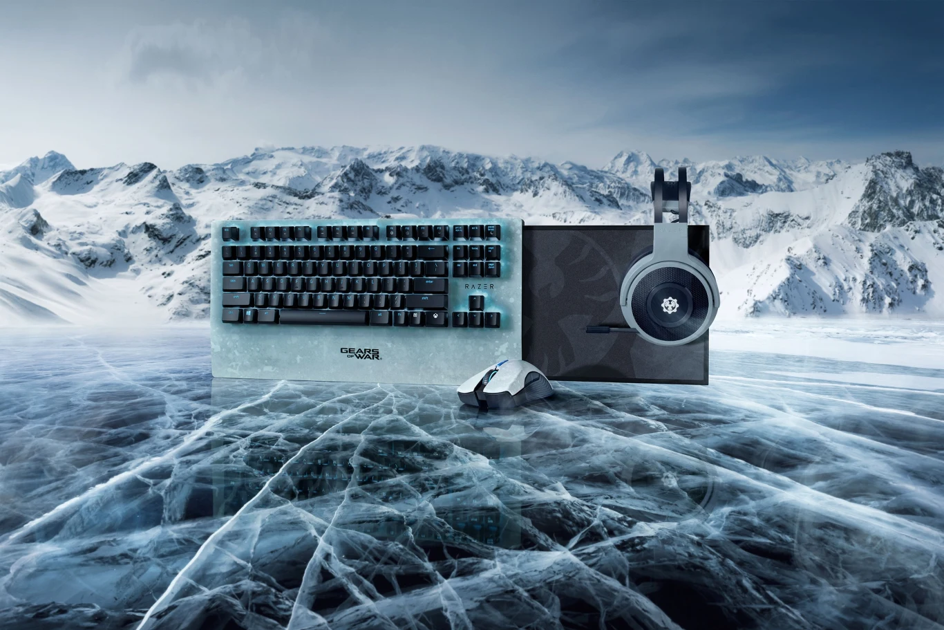 Razer Turret dla Xbox One – Edycja Gears 5 Razer Turret to bezprzewodowa klawiatura i myszka z wbudowaną podkładką. Bonusowe DLC zawierają skórkę i znacznik Lancera. Razer Thresher dla Xbox One – Edycja Gears 5 to rozwiązanie premium w zakresie bezprzewodowych słuchawek, które podłącza się bezpośrednio do Xbox One bez konieczności użycia żadnych przejściówek. Używa ono Windows Sonic by osiągnąć wirtualny dźwięk surround, dostarczając udźwiękowienia pozycyjnego wraz z pozbawionym lagów połączeniem bezprzewodowym i cyfrowym mikrofonem umożliwiającym czystą komunikację. Bonusowe DLC zawierają skórkę i znacznik Lancera. 