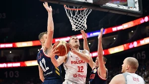 Adam Waczyński (w środku)