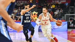 Mateusz Ponitka w akcji w meczu z Hiszpanią