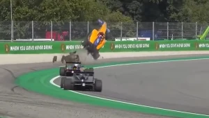 Alex Peroni miał poważny wypadek na torze Monza; źródło: youtube.com