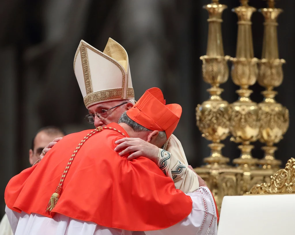 Kardynał Konrad Krajewski z papieżem Franciszkiem