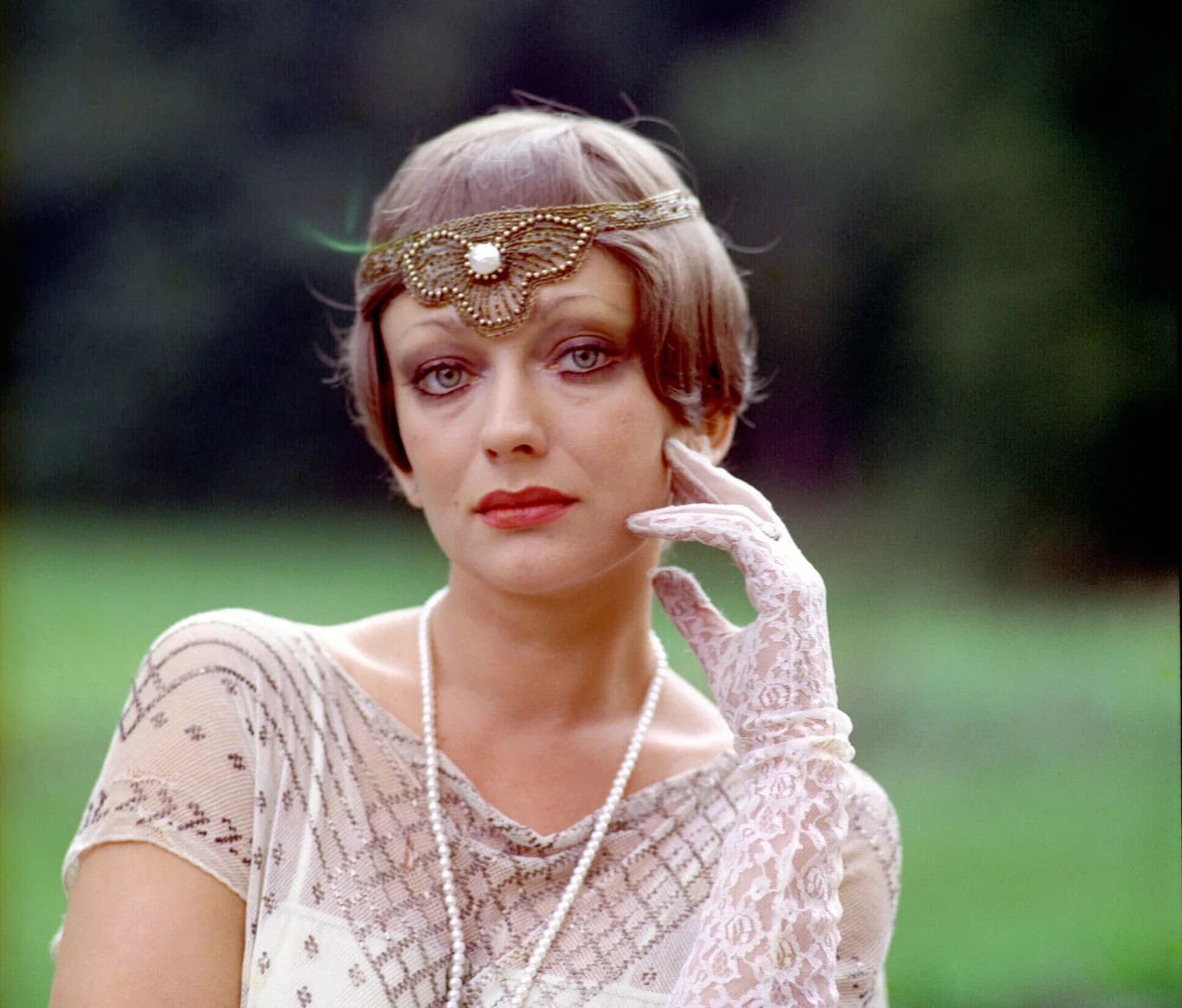 Dwa lata później na planie serialu "Janosik" w objęciach trzymał ją sam Marek Perepeczko. Przygodę z produkcjami telewizyjnymi kontynuowała występem w serialu "Kariera Nikodema Dyzmy" (1980), wcielając się w postać hrabiny Lali Koniecpolskiej.