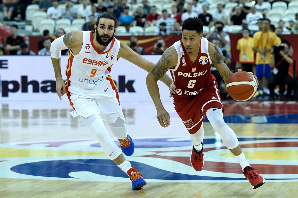 Ricky Rubio (z lewej) z Hiszpanii i A.J. Slaughter z reprezentacji Polski Ricky Rubio (z lewej) z Hiszpanii i A.J. Slaughter z reprezentacji Polski