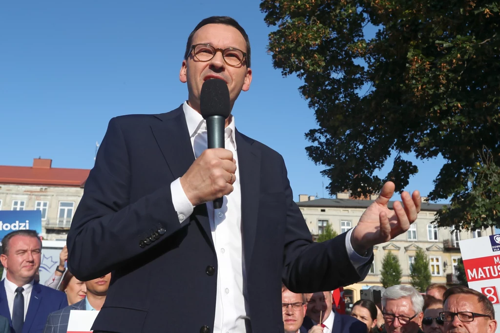 Premier Mateusz Morawiecki podczas spotkania z mieszkańcami Łęczycy