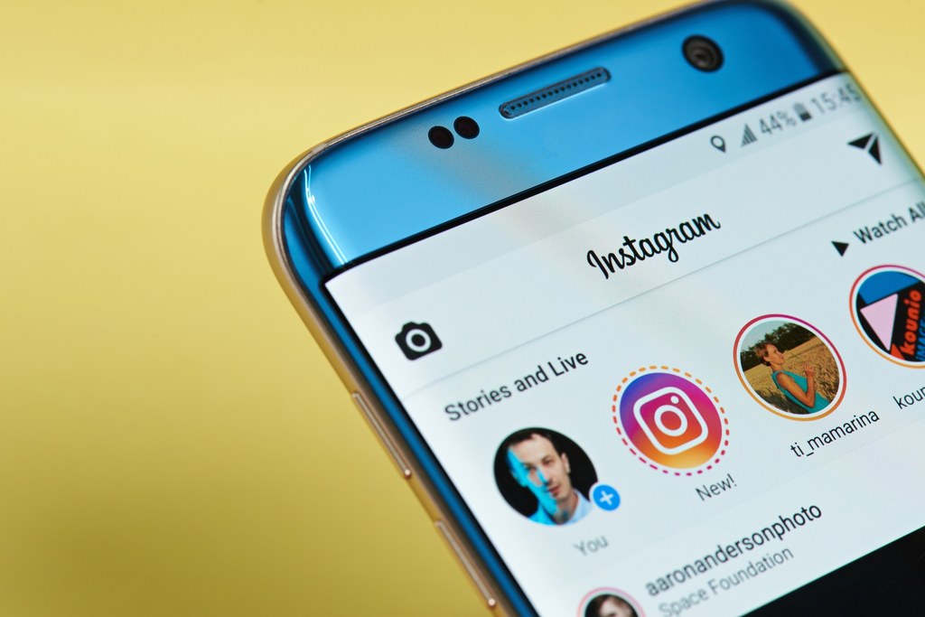 Instagram świeci się na zielono. Jak wyłączyć aktywność?