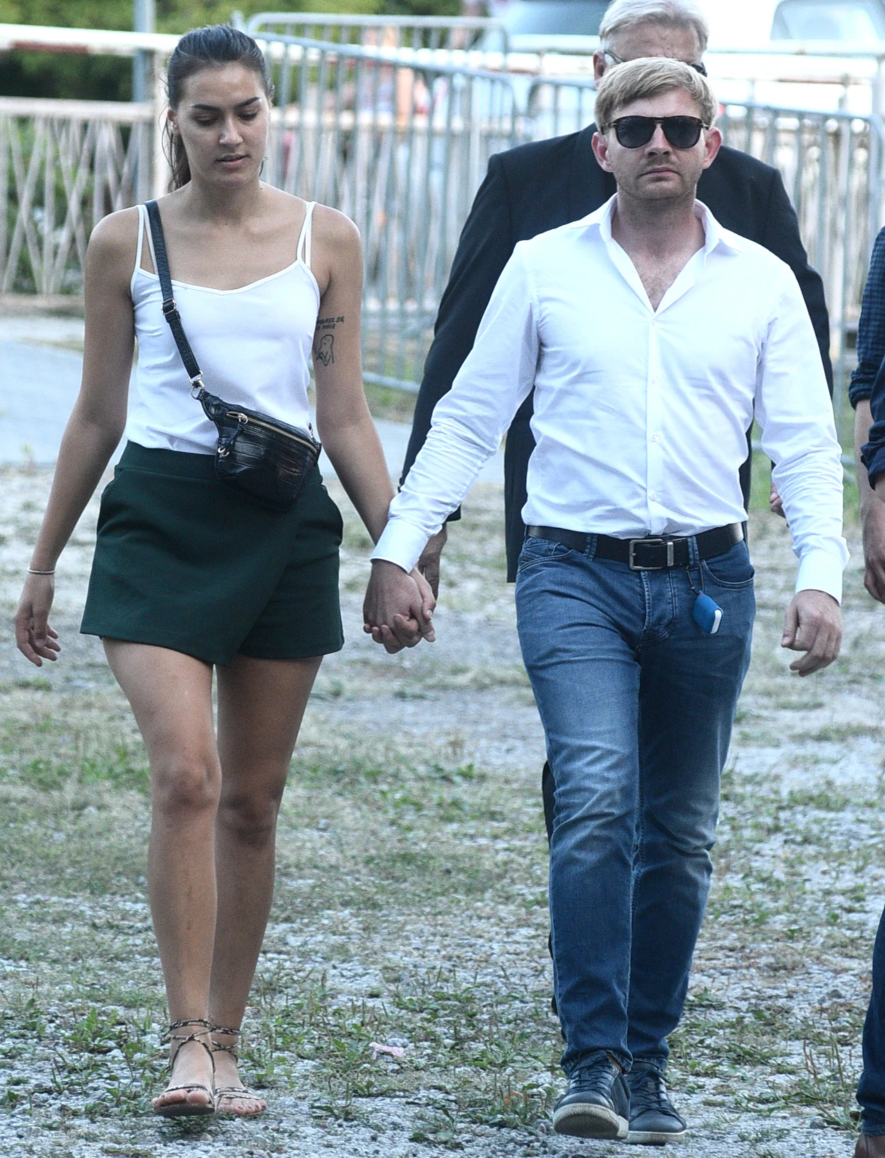 Rafał Zawierucha z dziewczyną na pogrzebie Piotra Woźniaka-Staraka