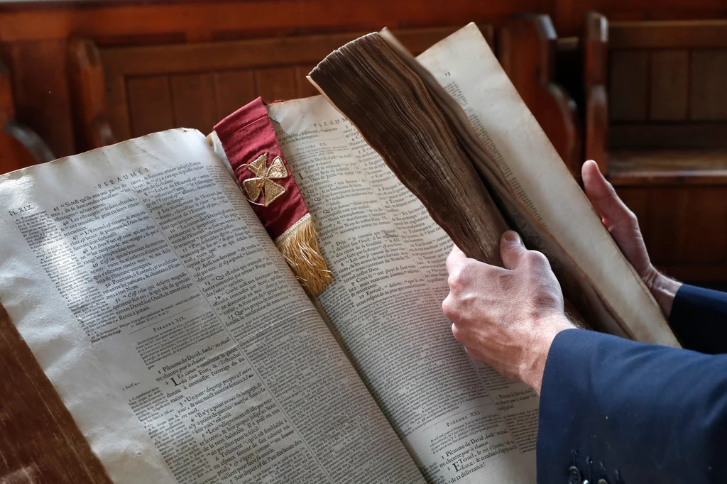  Iwan Panin po swoim nawróceniu pracował nad rozszyfrowaniem kodu Biblii. Zmarł w roku 1942, pozostawiając po sobie 43 tys. stron analiz, które do dziś są przedmiotem naukowej dyskusji