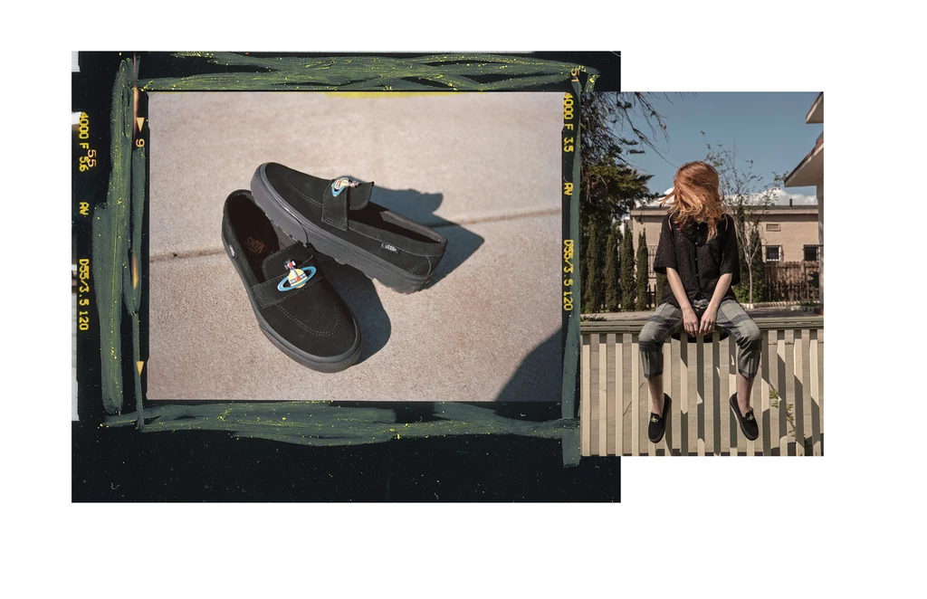 W kolekcji znalazł się również archiwalny projekt butów Vans z lat 90. - Styl #53. Wsuwane buty stylizowane na mokasyny posiadają czarną, zamszową cholewkę i podeszwę w tym samym kolorze. Model został ozdobiony kolorową, metalową aplikacją projektu Vivienne Westwood. W kolekcji znalazł się również archiwalny projekt butów Vans z lat 90. - Styl #53. Wsuwane buty stylizowane na mokasyny posiadają czarną, zamszową cholewkę i podeszwę w tym samym kolorze. Model został ozdobiony kolorową, metalową aplikacją projektu Vivienne Westwood.