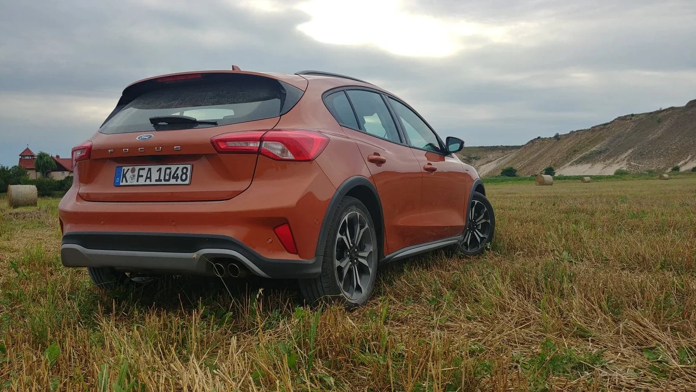 Focus na świeżym ściernisku podczas testów prześwitu