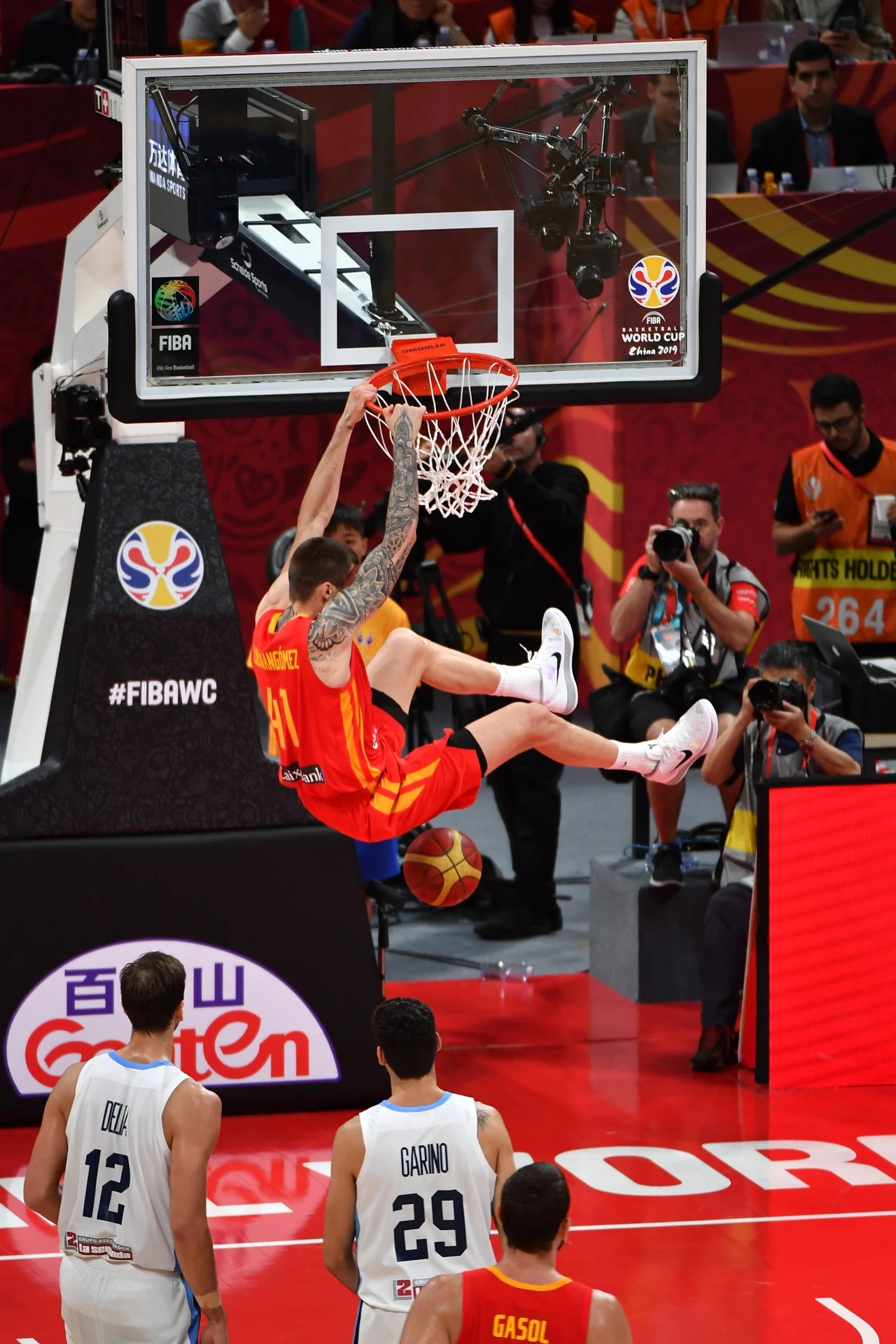 Juan Hernangomez punktuje w finałowym starciu z Argnentyną Juan Hernangomez punktuje w finałowym starciu z Argnentyną