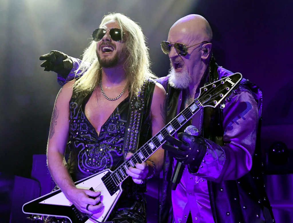 Richie Faulkner i Rob Halford (Judas Priest) w akcji