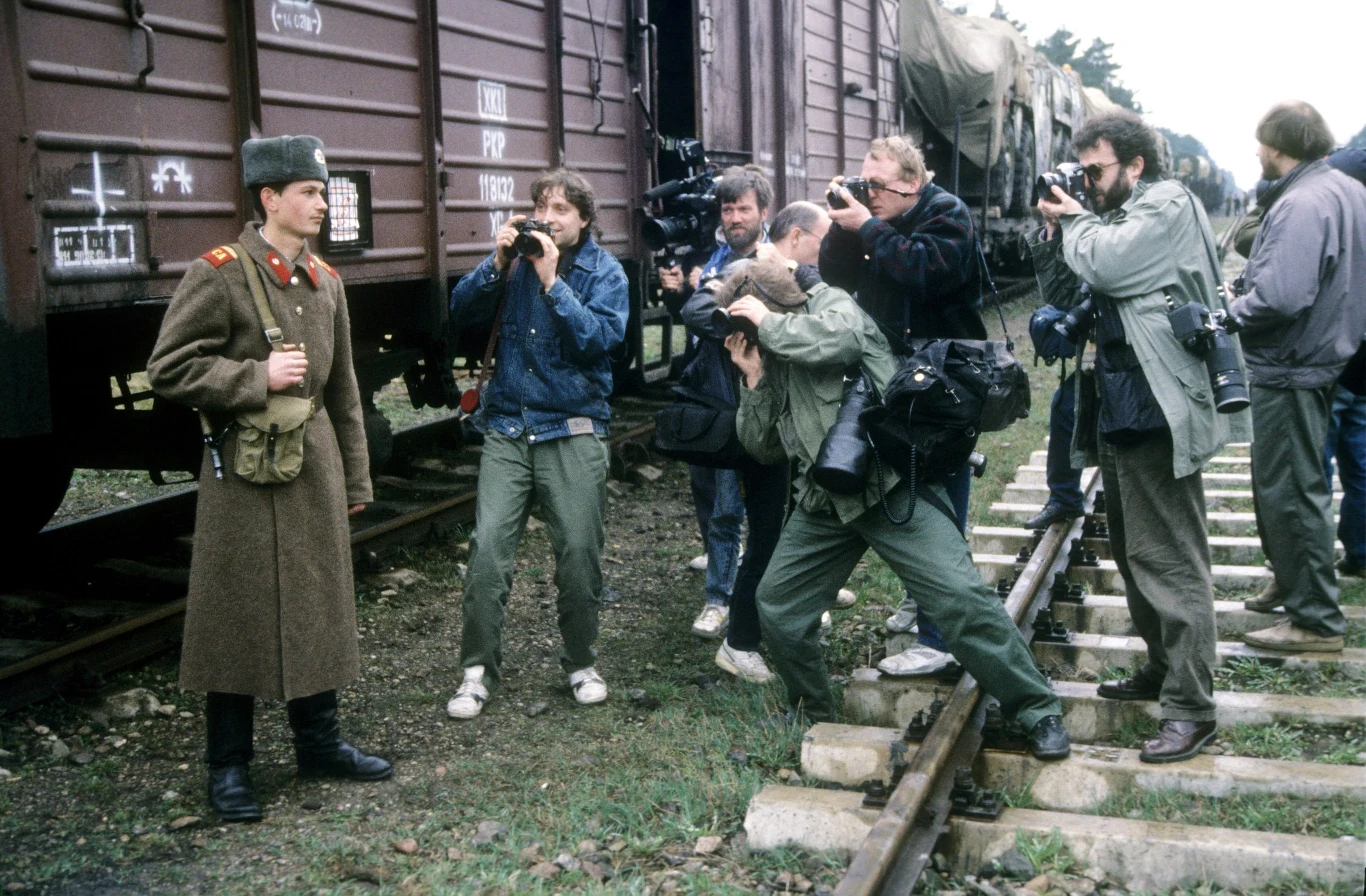 18 września 1993 roku, ostatni żołnierze Północnej Grupy Wojsk, w tym gen. Kowalow opuścili Polskę. Wyjechali z warszawskiego Dworca Wschodniego do Moskwy. W Polsce pozostała tylko misja wojskowa, składająca się głównie z logistyków, która miała nadzorować tranzyt wojsk rosyjskich ze zjednoczonych Niemiec. Tuż po tym trzydziestoosobowy zespół powrócił do Rosji.