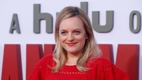 Elisabeth Moss ostatnio też nie narzeka na brak zajęć. W ciągu roku za swoje role otrzymała 24 miliony dolarów.