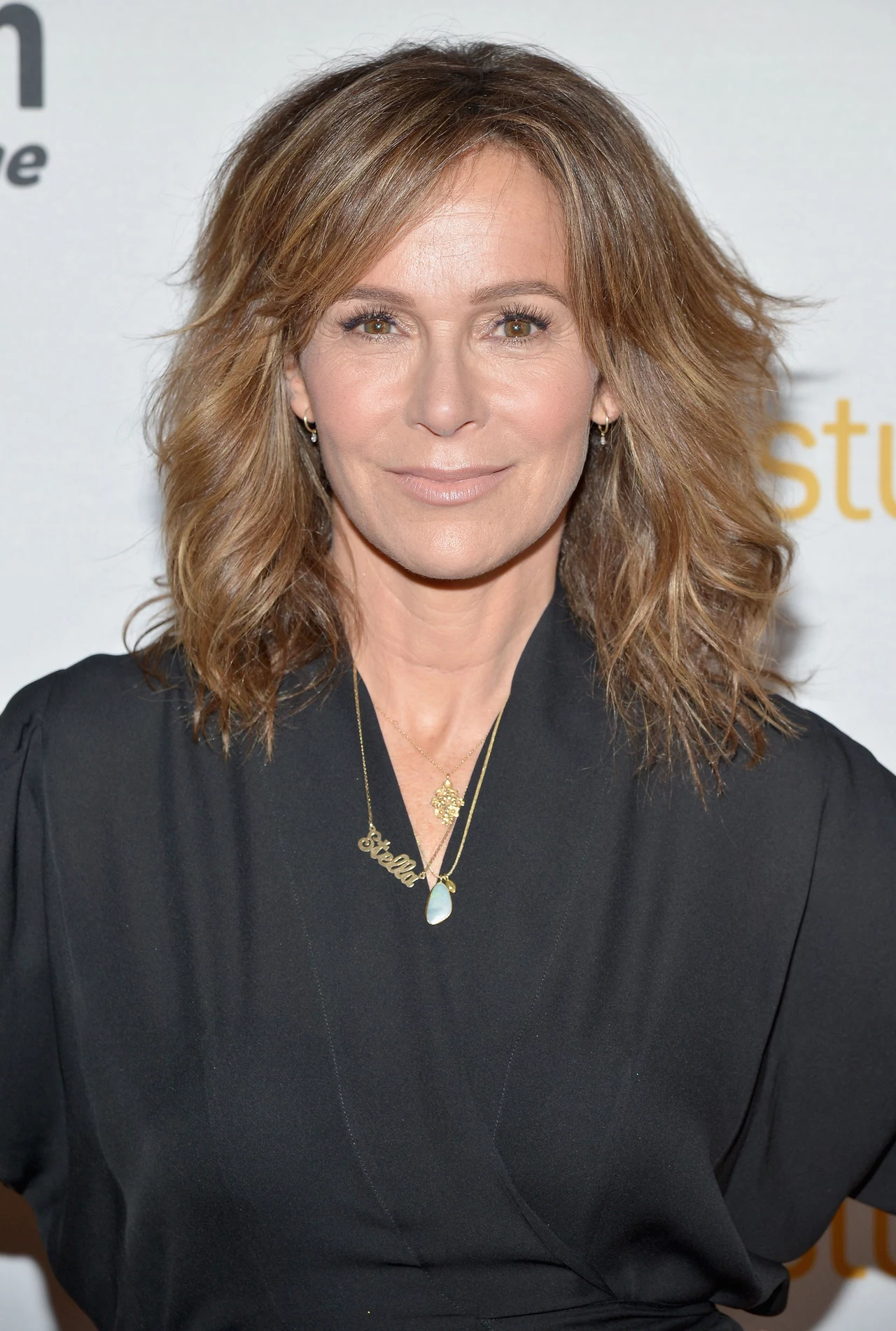 Obecnie Jennifer Grey chętnie pojawia się na festiwalach i premierach filmu. Obecnie Jennifer Grey chętnie pojawia się na festiwalach i premierach filmu.