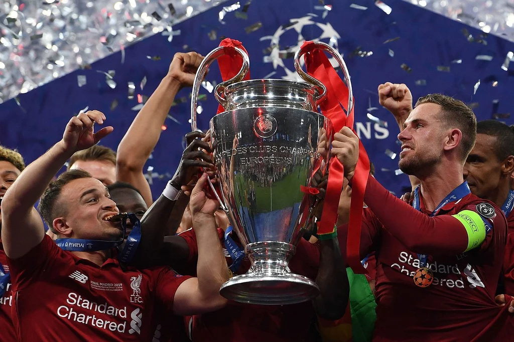 Piłkarze Liverpoolu bronią Pucharu Ligi Mistrzów Piłkarze Liverpoolu bronią Pucharu Ligi Mistrzów