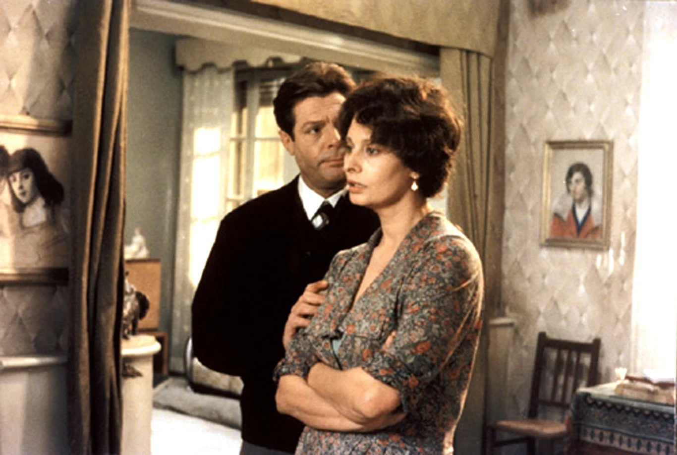 W "Szczególnym dniu" Ettore Scoli (1977) - "poruszającym komentarzu na temat okresu faszystowskiego i jego mniej widocznych ofiar" - Sophia Loren wcieliła się w postać gospodyni domowej Antonietty, która wspólnie z homoseksualistą Gabriele (Marcelo Mastroianni)  oprze się pokusie wyjścia na ulice Rzymu celem powitania Führera.