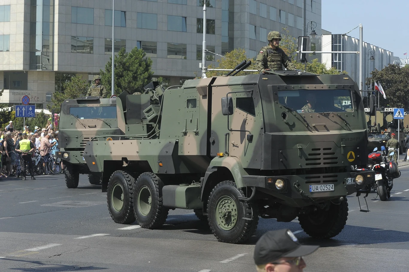 Star 266M-OP. Z nową kabiną, dodatkowo opancerzoną, jako nośnik zestawu przeciwlotniczego