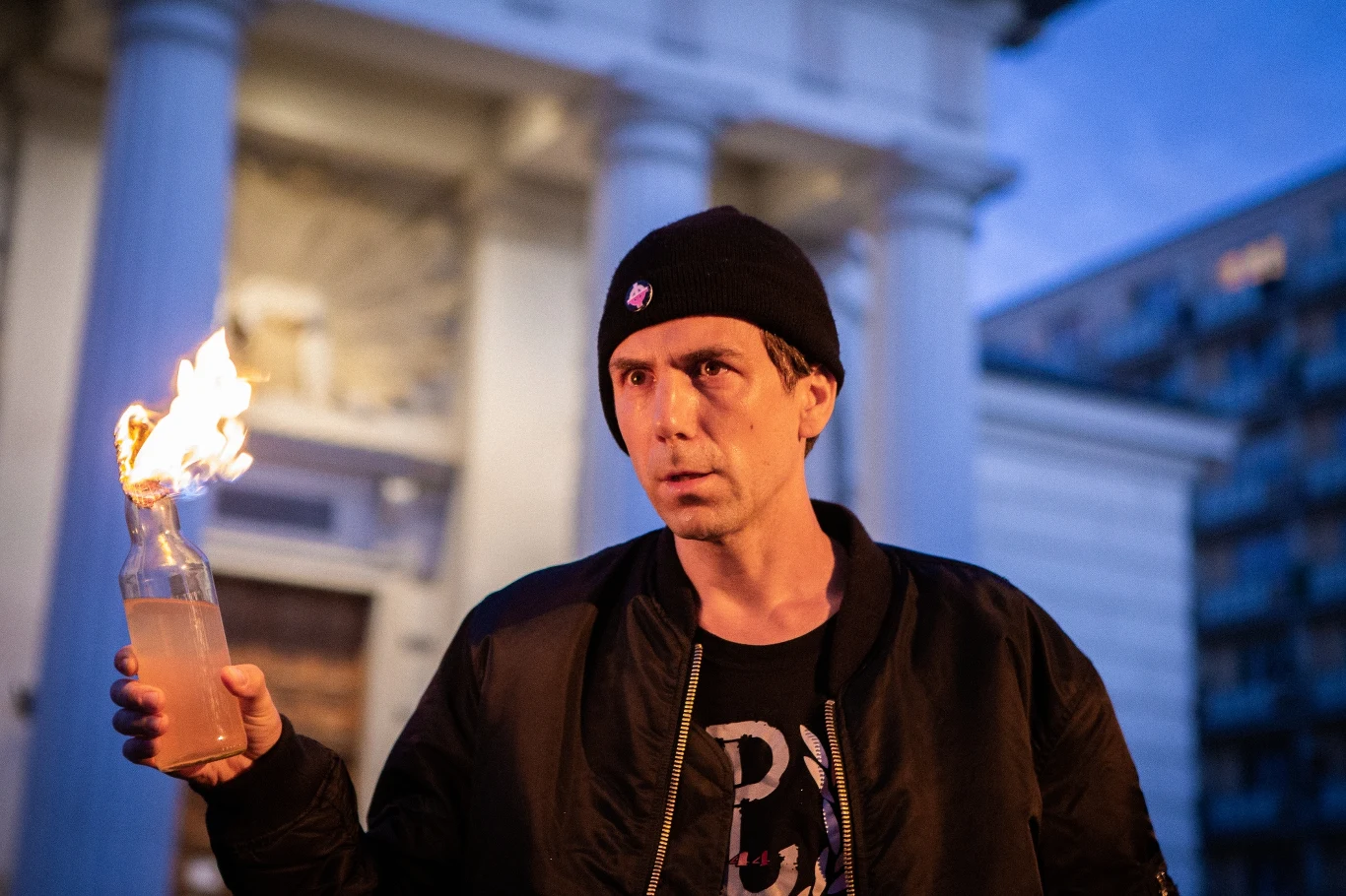 "Mowa ptaków" jest dzięki temu wspaniałym hołdem dla jednego z najbardziej niepokornych twórców w historii polskiego kina i niezwykłym komentarzem na temat wykluczenia i mechanizmów działania współczesnego społeczeństwa.