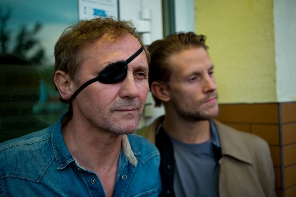 "Mowa ptaków" to ekranizacja ostatniego scenariusza zmarłego w 2016 roku Andrzeja Żuławskiego. Muzykę do filmu skomponował Andrzej Korzyński, wieloletni współpracownik Żuławskiego i Andrzeja Wajdy. Za zdjęcia odpowiada Andrzej Jaroszewicz, z którym Andrzej Żuławski pracował wcześniej między innymi przy "Na srebrnym globie" i "Szamance".