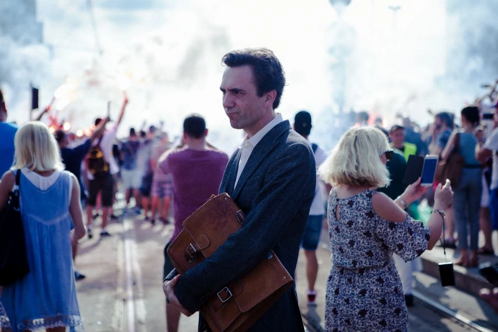 Ostatecznie film Żuławskiego został włączony do listy obrazów walczących w Gdyni o Złote Lwy. Do kin całej Polski produkcja trafi 27 września.