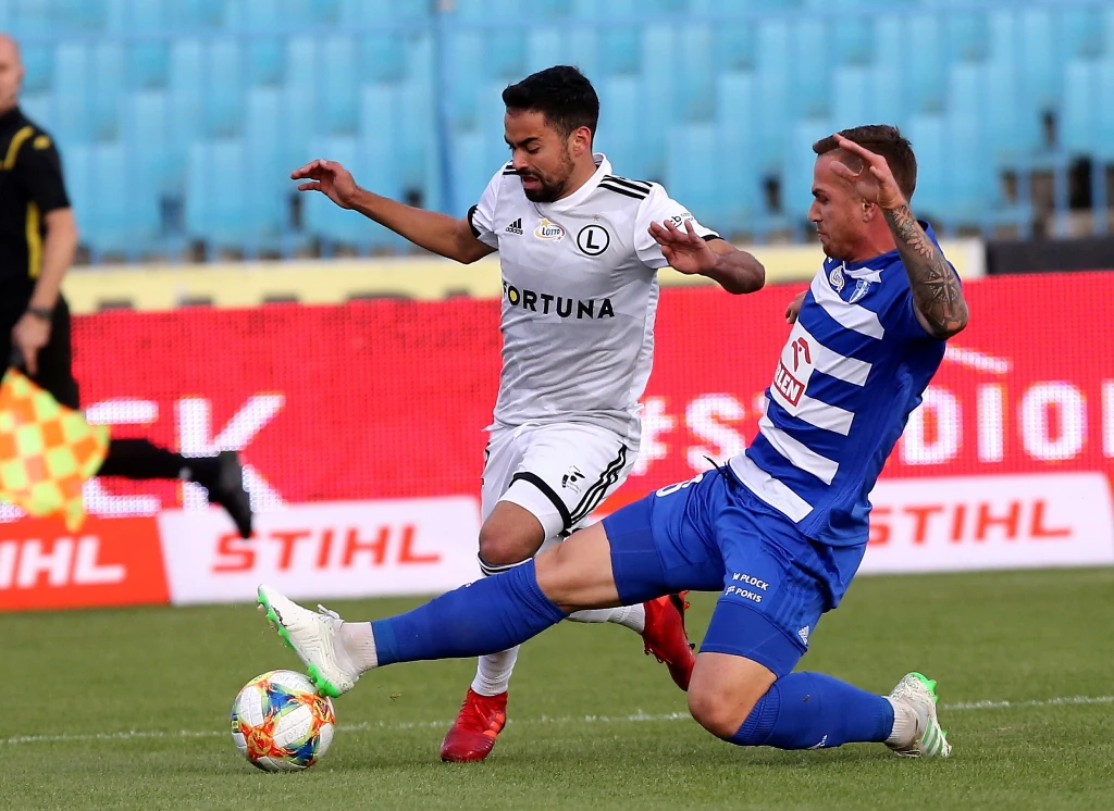 Piłkarz Wisły Płock Alan Uryga (P) i Luquinhas (L) z Legii Warszawa Piłkarz Wisły Płock Alan Uryga (P) i Luquinhas (L) z Legii Warszawa