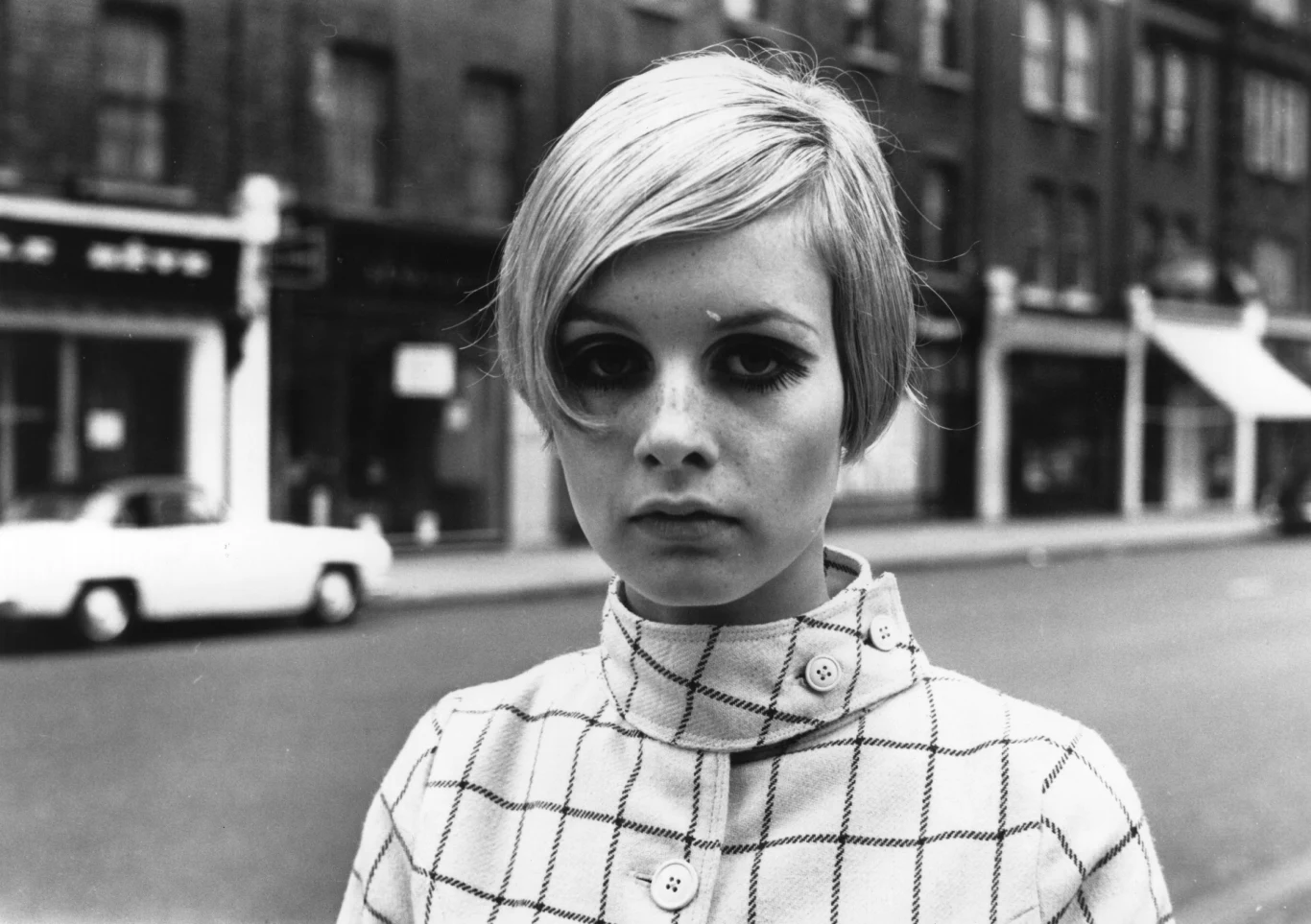 Pierwszy sukces aktorski Twiggy odniosła w filmie Kena Russella "Chłopak" ("The Boy Friend"). Film odniósł duży sukces, a całe wydarzenie modelka wspominała w jednym z wywiadów tak: "Kolejną osobą, która zmieniła moje życie, był Ken Russell, niesamowity mężczyzna, który wybrał mnie do ekipy 'The Boy Friend'. Wcześniej nigdy nie tańczyłam ani nie grałam, ale kiedy film wszedł na ekrany kin, dostałam za rolę dwa Złote Globy. To było szalone! Nagle dostałam kontrakt płytowy, propozycję zagrania w serialu, kolejny scenariusz filmowy do przeczytania". 