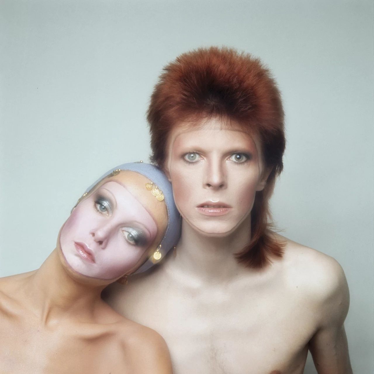 W 1973 roku pojawiła się wraz z Davidem Bowiem na okładce jego albumu "Pin Ups". W 1973 roku pojawiła się wraz z Davidem Bowiem na okładce jego albumu "Pin Ups".