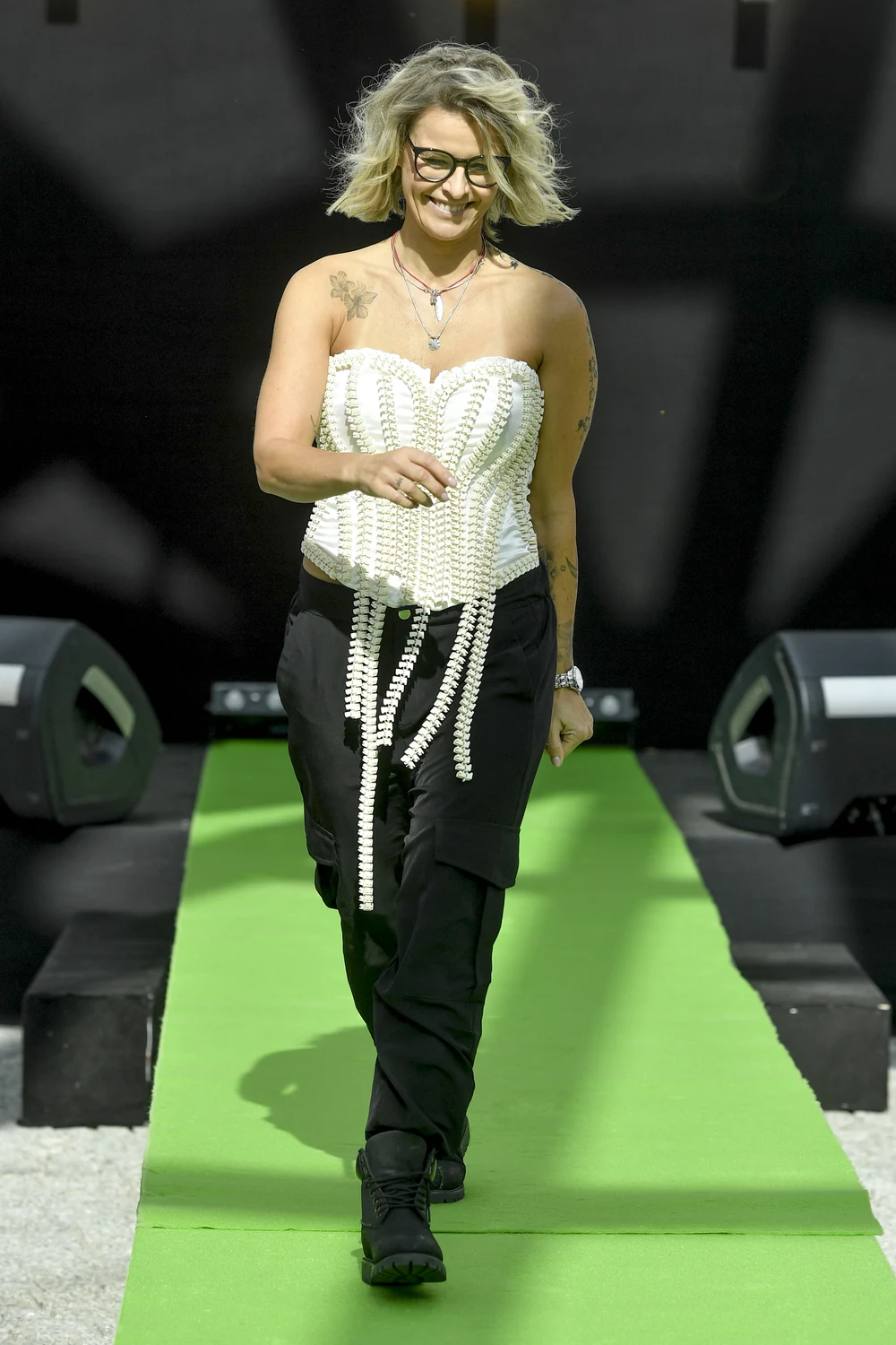 Mandaryna podczas pokazu "Moda na recykling" Mandaryna podczas pokazu "Moda na recykling"