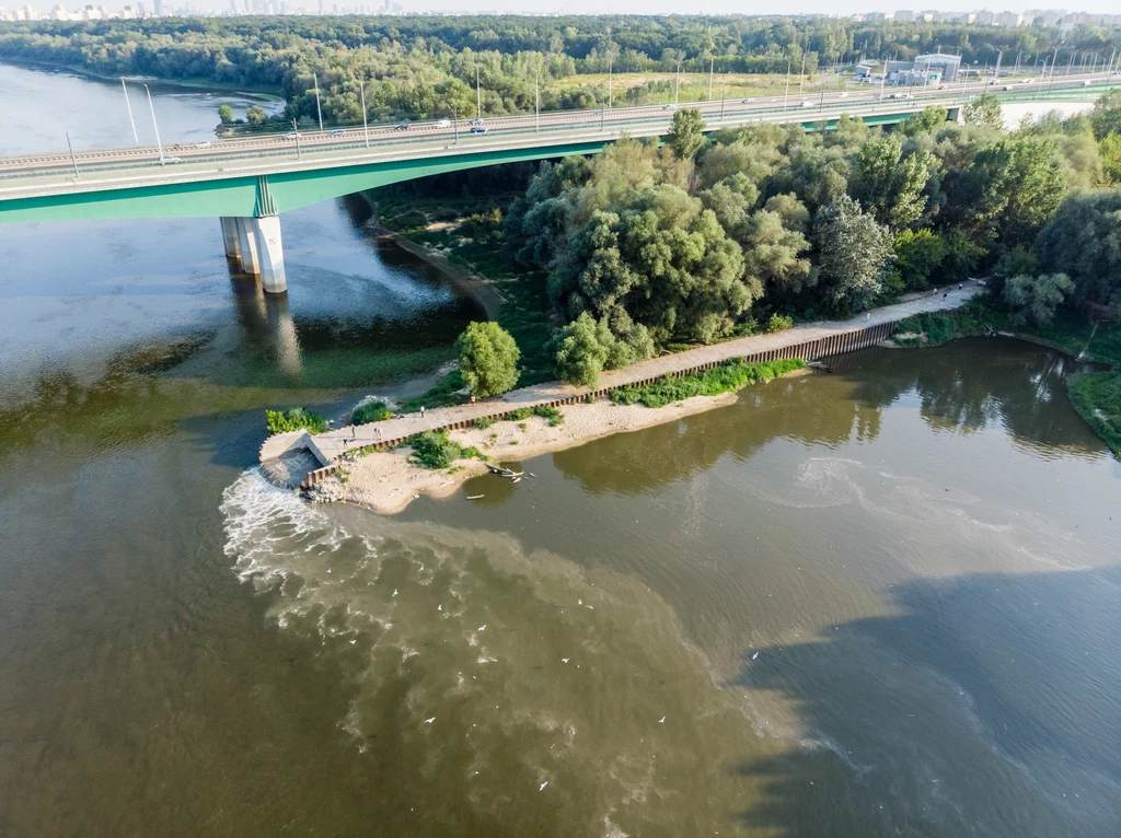 Zrzut ścieków do Wisły tuż po awarii kolektora Zrzut ścieków do Wisły tuż po awarii kolektora