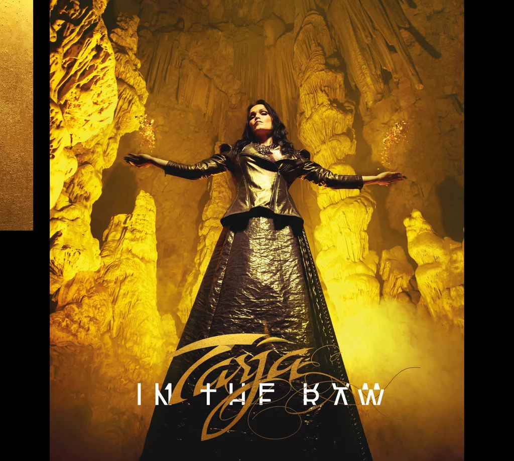 Tarja na okładce płyty "In The Raw" Tarja na okładce płyty "In The Raw"