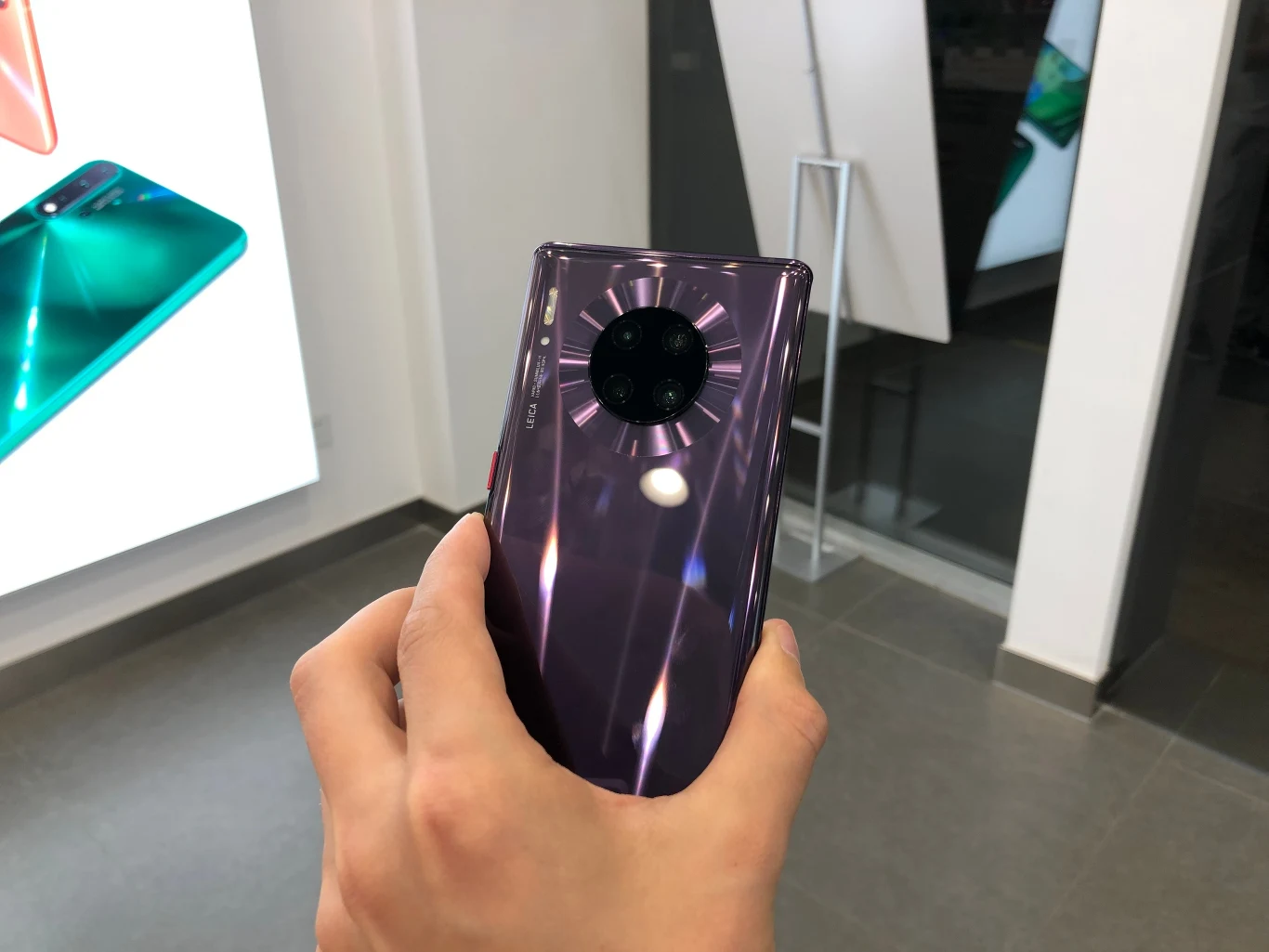 Mate 30 Pro w sklepie w Szanghaju