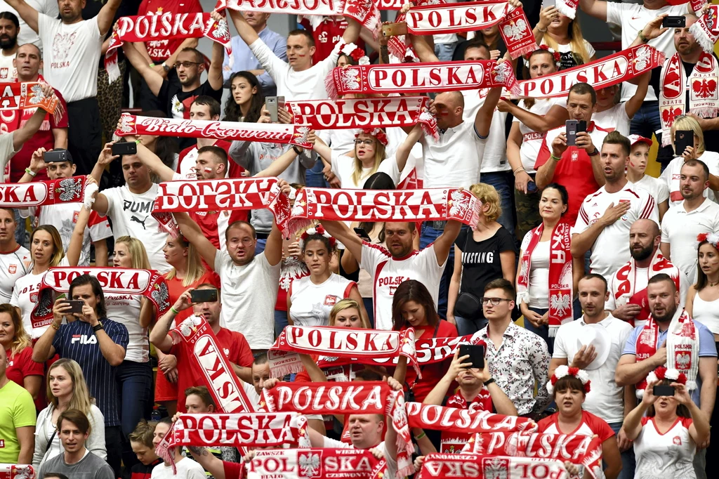 Kibice reprezentacji Polski podczas meczu grupy D z Ukrainą na siatkarskich mistrzostwach Europy Kibice reprezentacji Polski podczas meczu grupy D z Ukrainą na siatkarskich mistrzostwach Europy