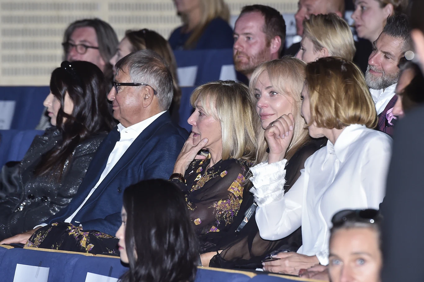 Agnieszka Wożniak-Starak oraz Anna Woźniak-Starak na premierze filmu "Ukryta gra"