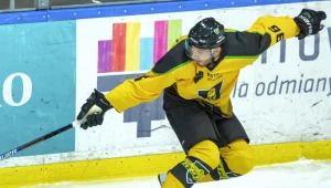 Oskar Jaśkiewicz (P) z Tauron KH GKS Katowice