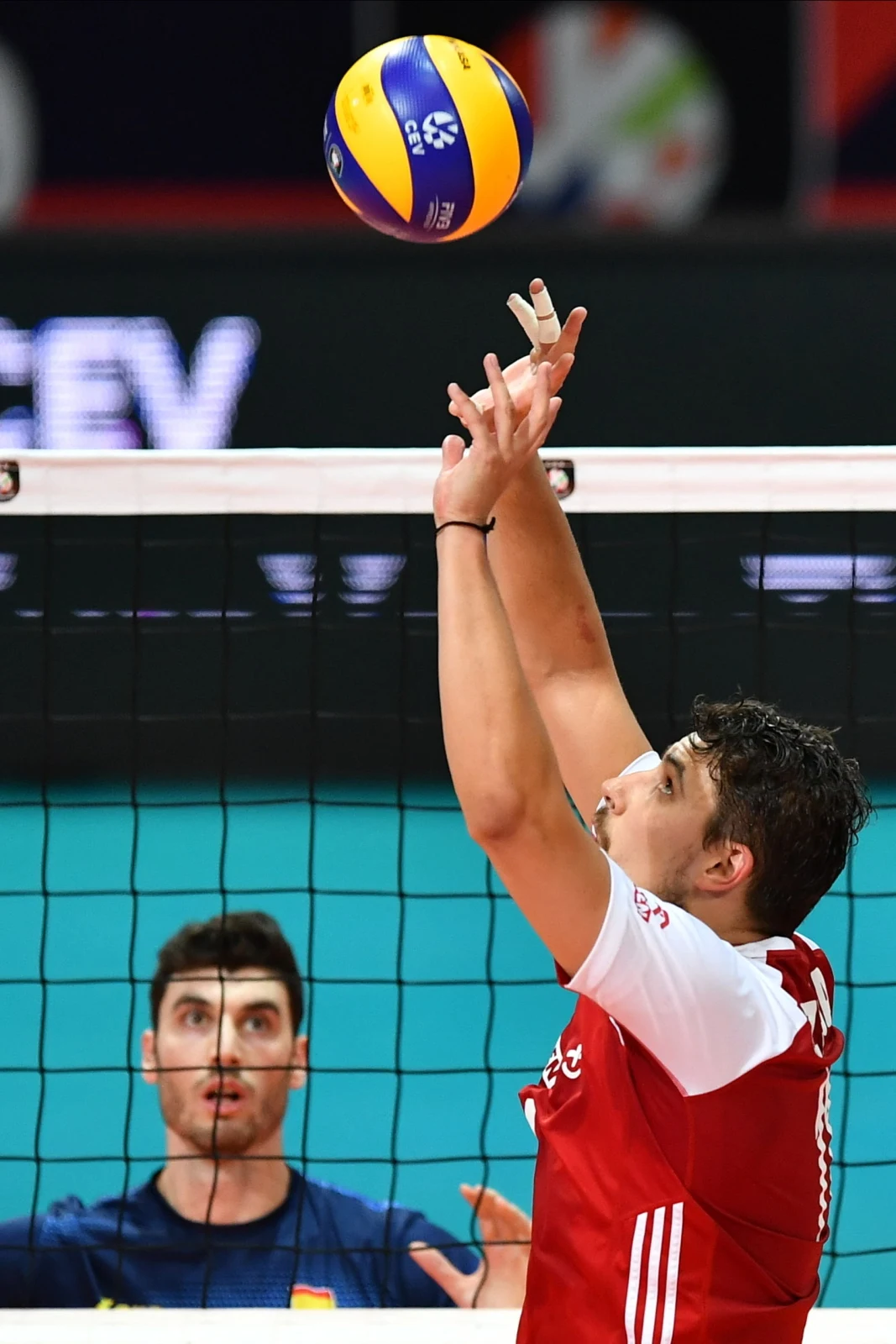 Podopieczni Vitala Heynea idą jak burza w turnieju. W dotychczas rozegranych meczach stracili tylko jednego seta. W pojedynku z Hiszpanią zwycięstwo ani przez chwilę nie było zagrożone. Najwięcej punktów w tym spotkaniu zdobył Wilfredo Leon - 19. Nasz przyjmujący zaserwował aż siedem asów!