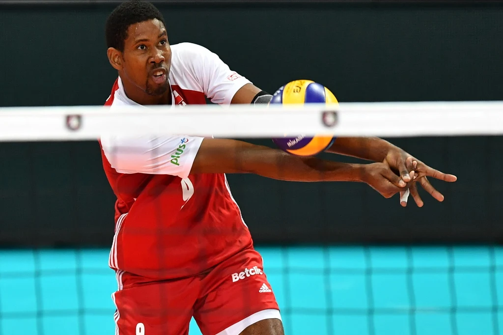 Podopieczni Vitala Heynea idą jak burza w turnieju. W dotychczas rozegranych meczach stracili tylko jednego seta. W pojedynku z Hiszpanią zwycięstwo ani przez chwilę nie było zagrożone. Najwięcej punktów w tym spotkaniu zdobył Wilfredo Leon - 19. Nasz przyjmujący zaserwował aż siedem asów!