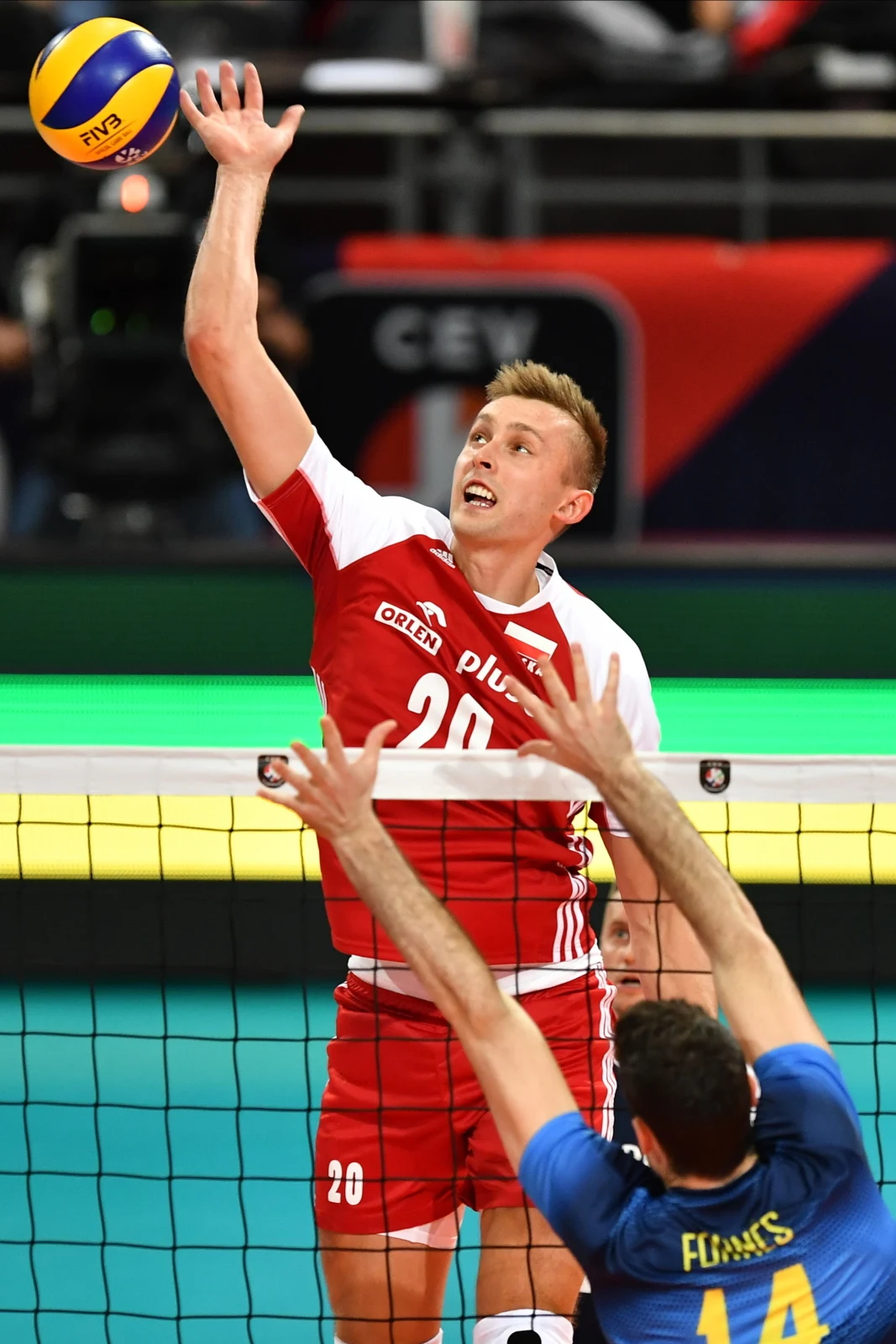 Podopieczni Vitala Heynea idą jak burza w turnieju. W dotychczas rozegranych meczach stracili tylko jednego seta. W pojedynku z Hiszpanią zwycięstwo ani przez chwilę nie było zagrożone. Najwięcej punktów w tym spotkaniu zdobył Wilfredo Leon - 19. Nasz przyjmujący zaserwował aż siedem asów!